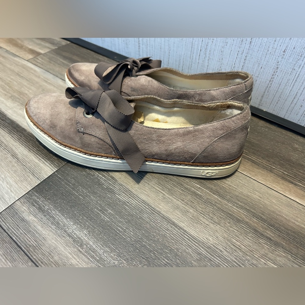 Ugg Carilyn Suede Tie‎ Pink Brown Shoe Size 7.5